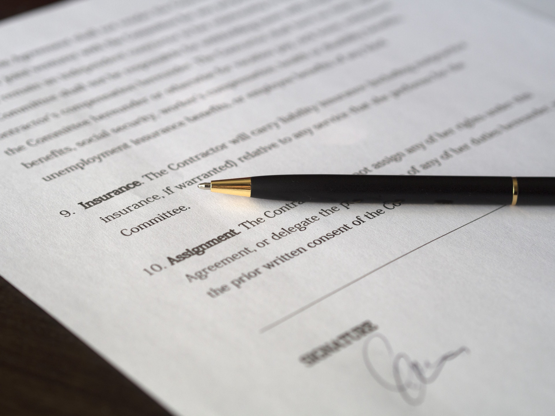 Advokatens godkendelse af entreprisekontrakten